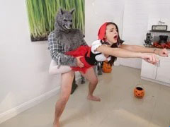 Ang bersyon ng Little Red Riding Hood ng matandang lobo